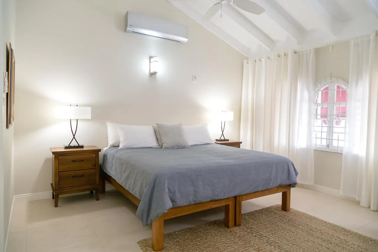 Kingston Vacation Rentals At Delightful Townhouse Near Halfway Tree, Kingston Apartment
