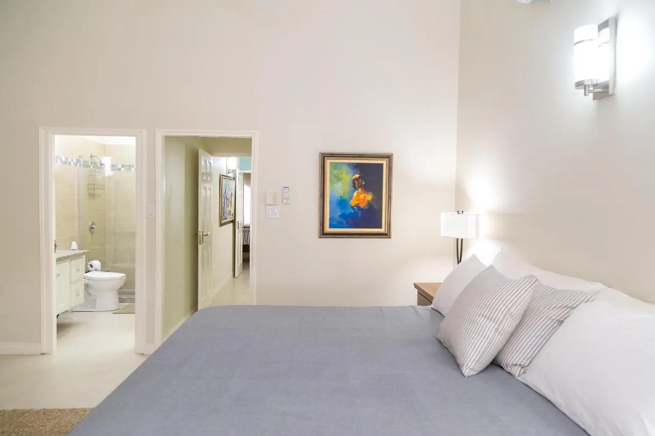 Kingston Vacation Rentals At Delightful Townhouse Near Halfway Tree, Kingston