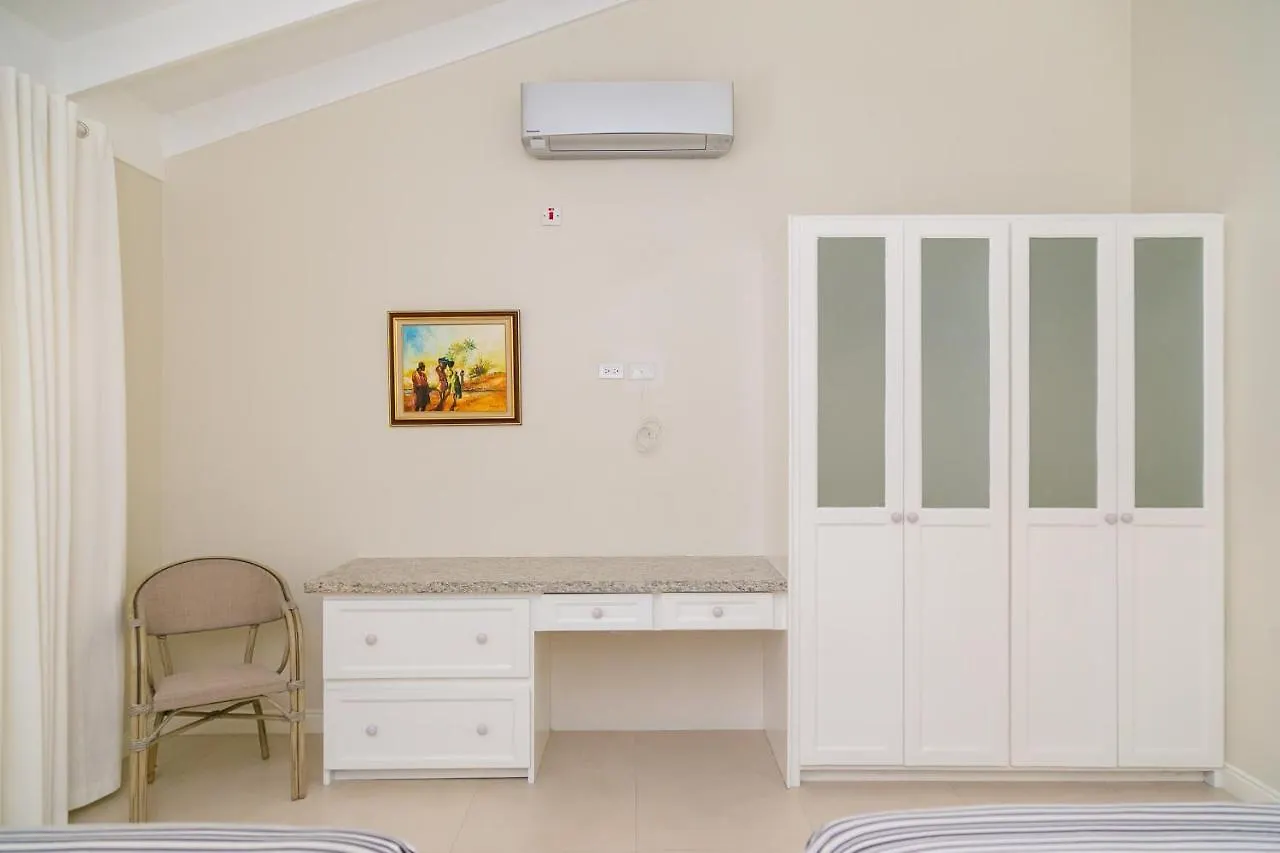 Daire Kingston Vacation Rentals At Delightful Townhouse Near Halfway Tree, Kingston