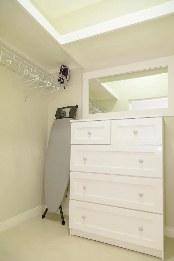 Daire Kingston Vacation Rentals At Delightful Townhouse Near Halfway Tree, Kingston